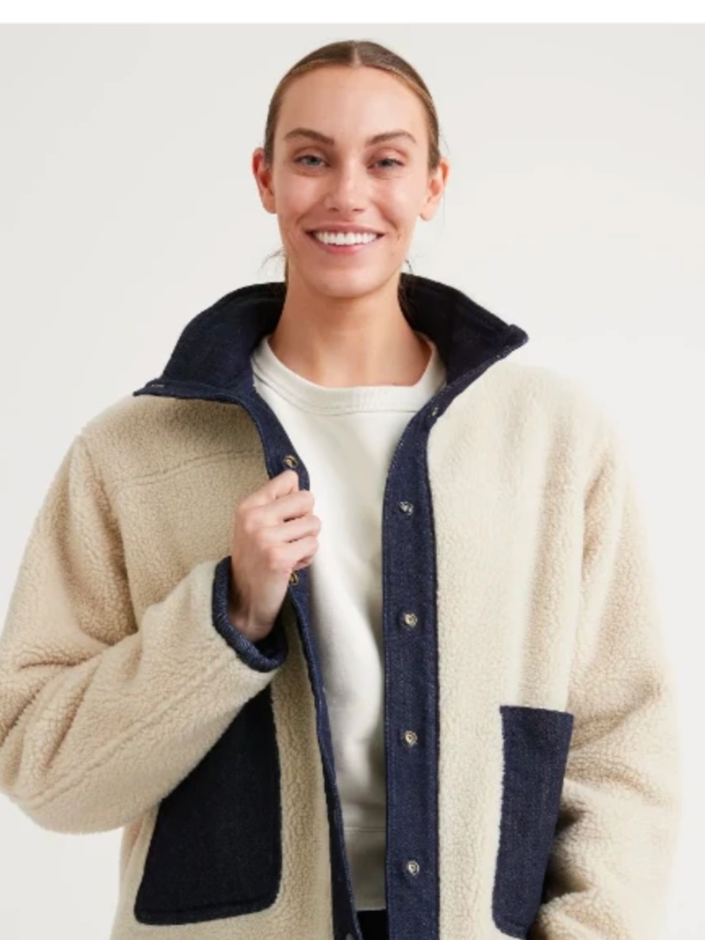 DUER Performance Denim Reversible Sherpa Jacket - dark wash, size M blue/white